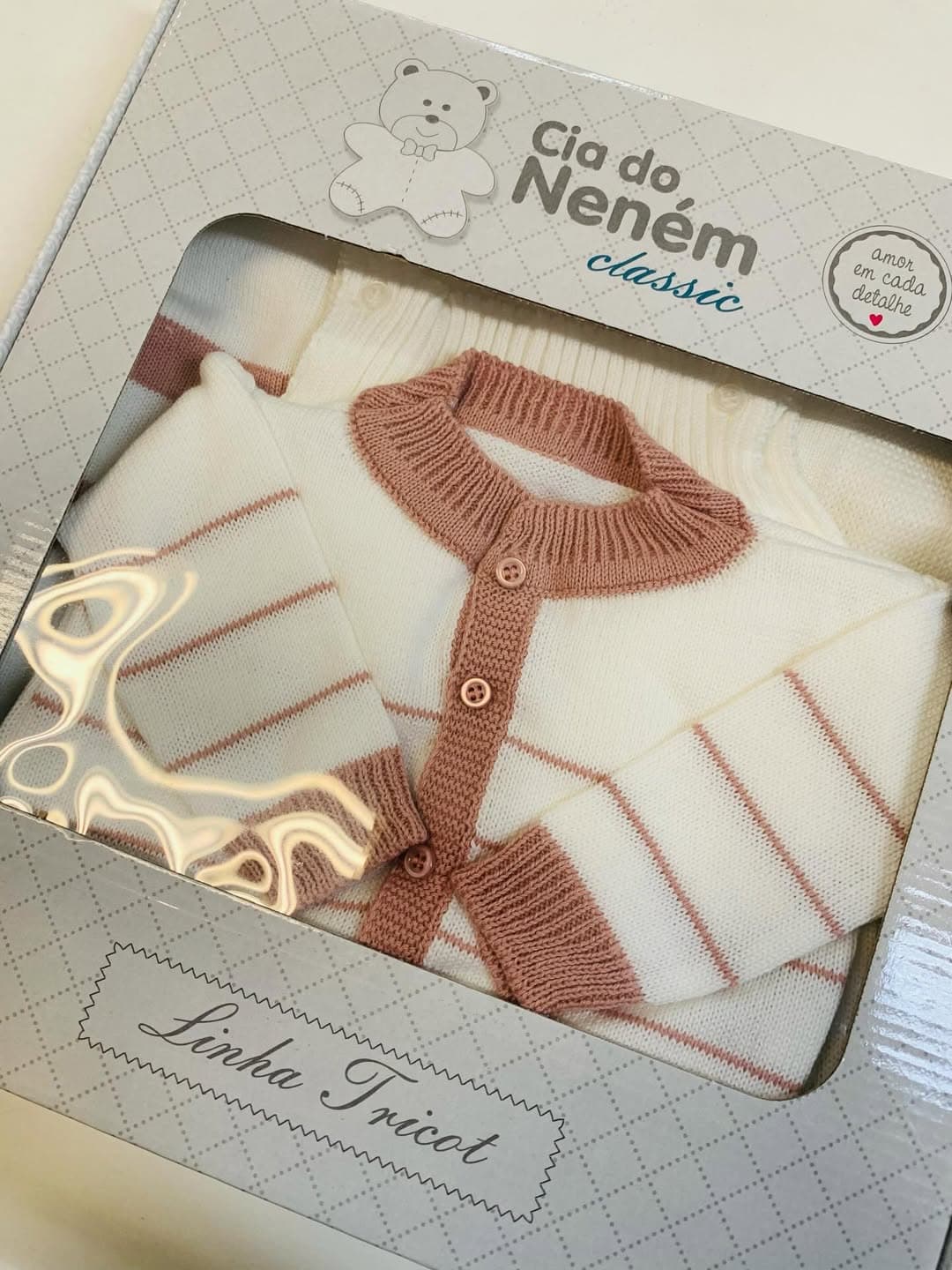 Tricô Branco Detalhes